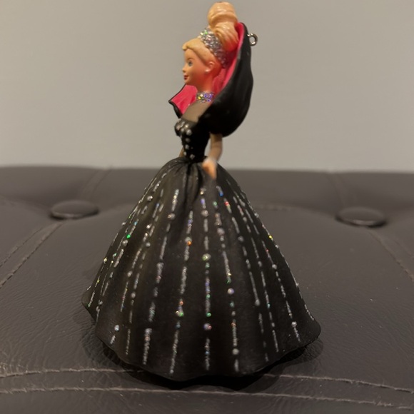 * Vintage * Hallmark | Barbie Collector Series Ornament- 1998 - Picture 4 of 9